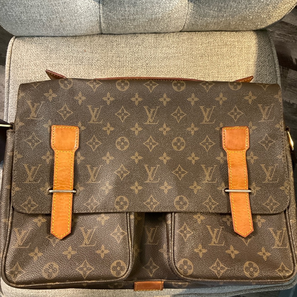 Louis Vuitton Monogram Canvas Messenger Bag